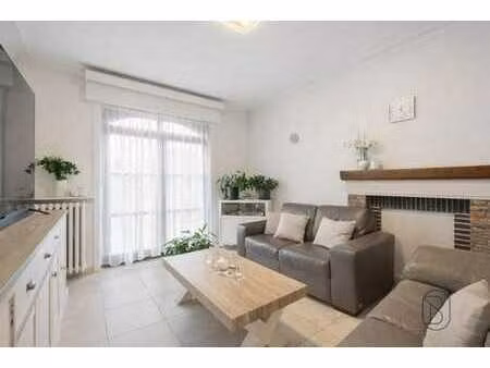 appartement avec jardin  emplacement de parking & garage