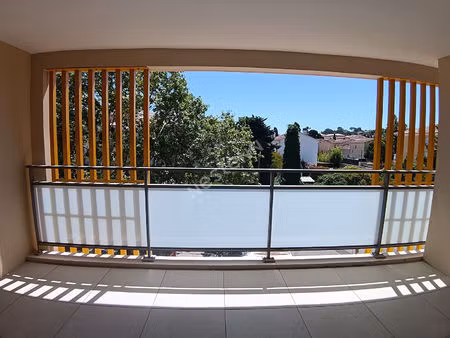 appartement t4 de 90 40 m² avec terrasse de 11 m² et 2 places de parking