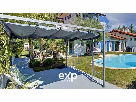 villa atypique totalement rénovée au calme