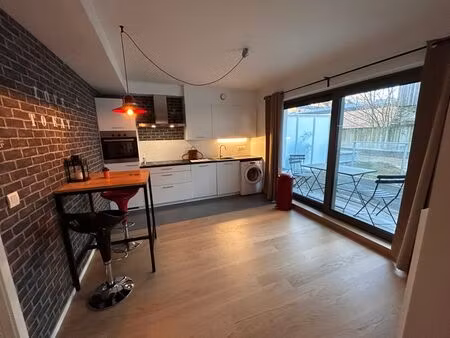 très beau studio  meublé  avec grande terrasse (all in)