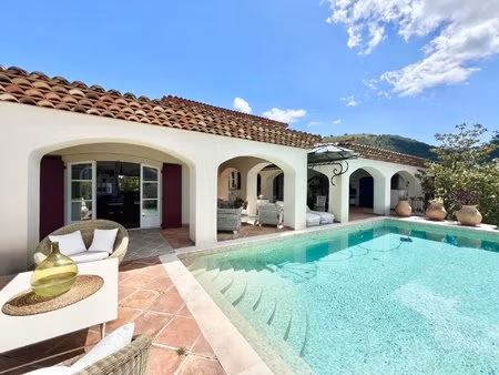 maison de caractère aux prestations raffinées avec piscine à débordement