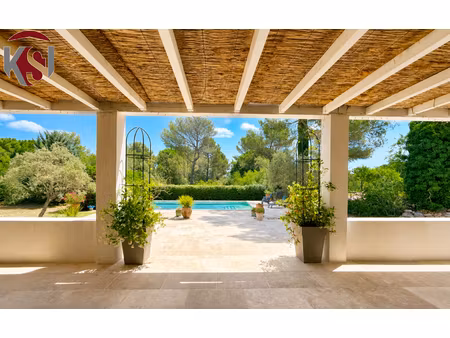 villa climatisée studio piscine varangue et plus de 4500 m2 de terrain
