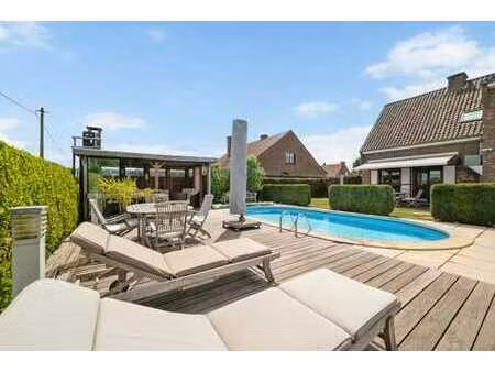maison avec piscine et pool house à vendre à evergem