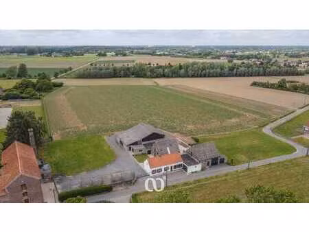 magnifique ferme située avec des terrains de plus de 3 5 he