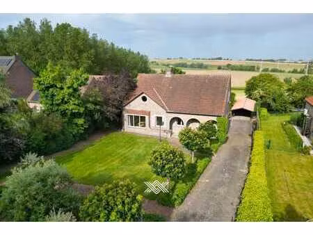 ruime woning met zicht op velden van de vlaamse ardennen
