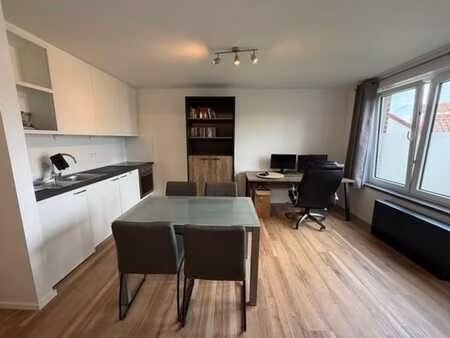 magnifique studio lumineux + balcon - la louvière