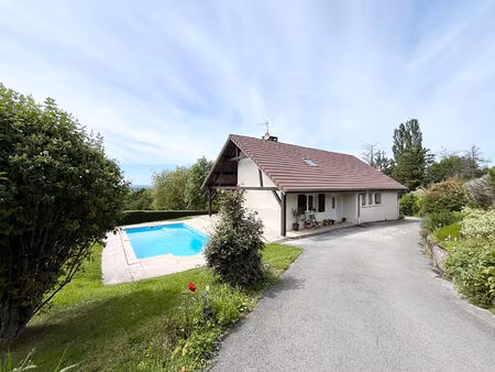 maison individuelle avec pisicine !