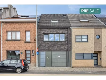 commercieel te koop in boom met 4 slaapkamers