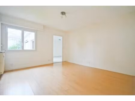 charmant t2 de 47 m² à fresnes avec parking