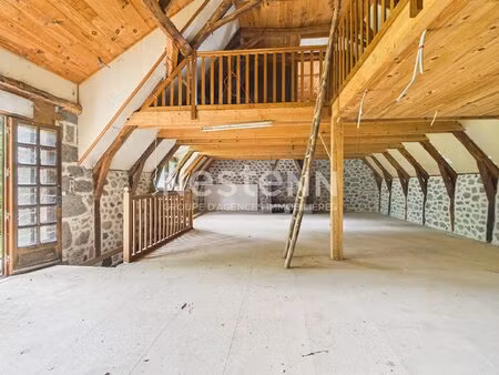 a vendre à saint martin valmeroux  au coeur du pays de salers  maison avec garage et deux.
