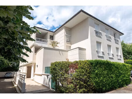 proche ancienne mairie  4 p 85 m2  entièrement refait en 2021  parking  ascenseur  grand b