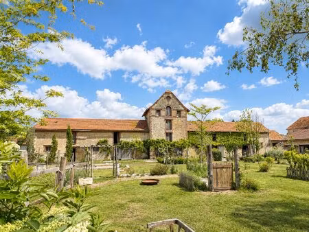 corps de ferme 3 200 m² – 15 min de reims – potentiel gîtes et locatif