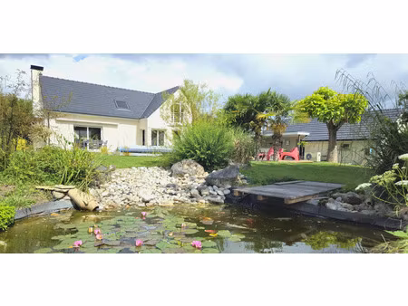 superbe pavillon de 145m²  cinq chambres  garage et piscine.
