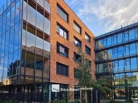 location bureaux 3 000 m² à 6 299 m²