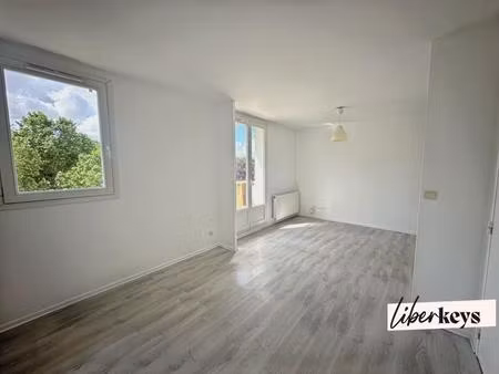 appartement de 2 pièces lumineux de 31 49 m² avec balcon - vaulx-en-velin