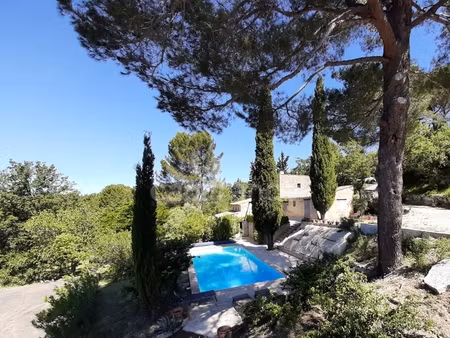 propriété de charme en pierre de rognes sur près de 6 000 m² de nature – aux portes d'aix-