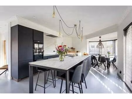 fantastisch mooi gerenoveerde en instapklare villa met 3 ...