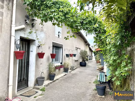pulligny maison de village en bon état général