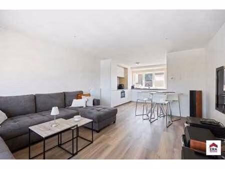duplex entièrement rénové au centre de boom