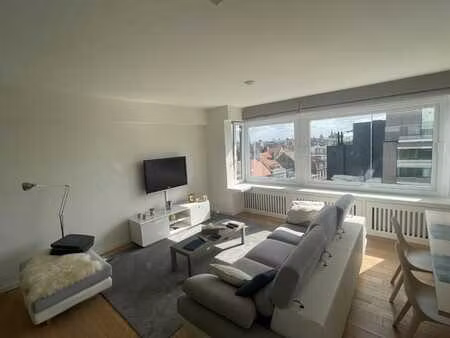 ruim gerenoveerd 2-slaapkamer appartement te huur