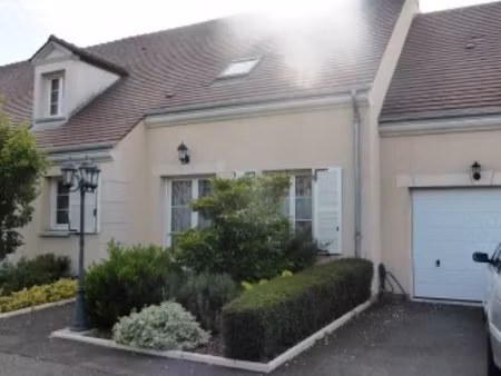 a louer en residence  maison avec jardin