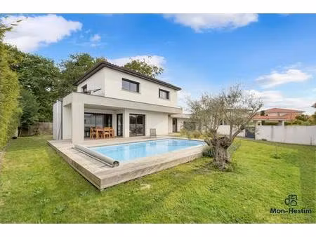 saint-simon – villa d'architecte - piscine chauffée - double garage - dpe b