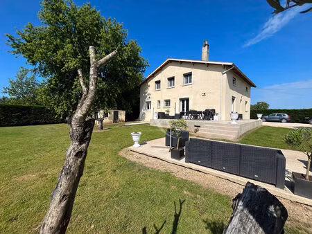 spacieuse maison familiale de 222 m² sur terrain de 2 206 m² piscinable