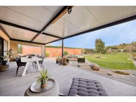villa spacieuse et prête à emménager sur 18a 25ca à lubbeek.