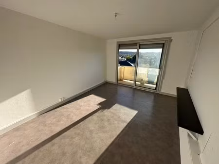- aureilhan - t4 de 72 m2 avec balcon - vue degagee -
