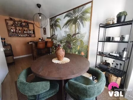 maisse centre ville  avec toutes commodités et rer d triplex de 72m² comprenant :  -rdc...