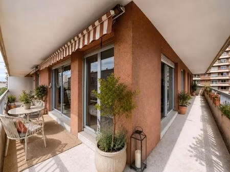 métro lourmel bel appartement familial avec balcon