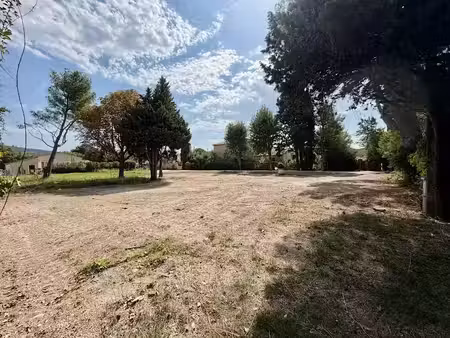 vente terrain 573 m² à eyguières (13430)  245 000 €