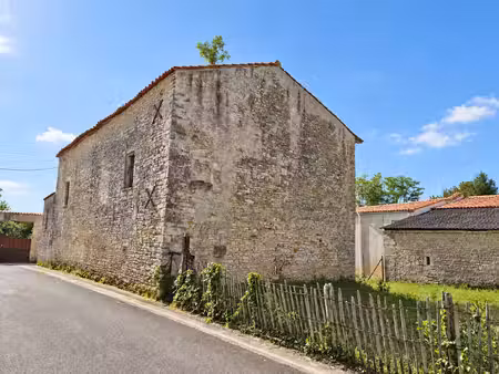 maison de village à rénover avec une grange