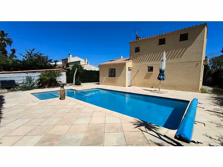 le cap d'agde: villa individuelle avec sa piscine et son jardin clos de 634m².
