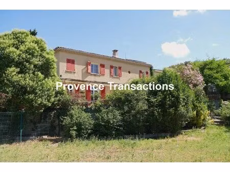 vue magnifique pour cette bâtisse sur 1 1ha de terrain