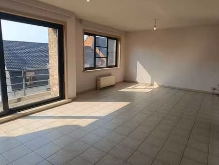 ruim appartement met 3 slaapkamers in centrum aartrijke