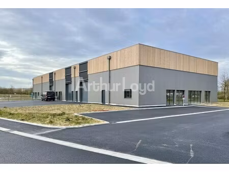 location local d'activités 374 m²