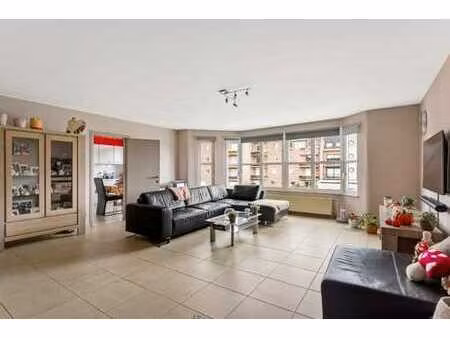 ruim (125m²) en instapklaar appartement op 1ev met 3 slaa...