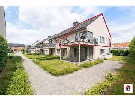 spacieux duplex (173 m²) comprenant 5 chambres et 2 terasses