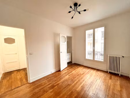 rue estienne d'orves - studio - 20m²