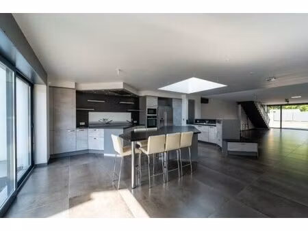 maison 176m² -2chambres 1bureau jardin en hyper centre solre le chateau proche frontiere..