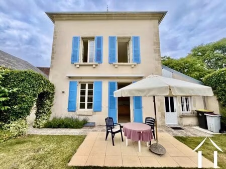 au c?ur de l'historique ancy-le-franc  grande maison avec jardin