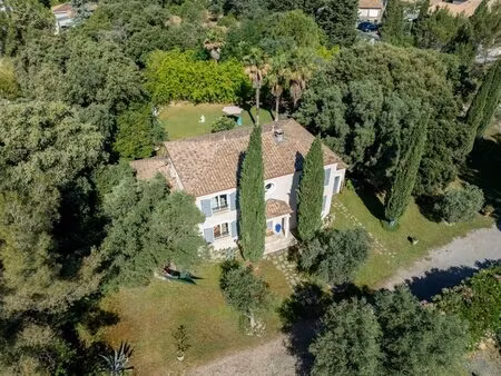 castelnau centre: tres rare dans un ecrin de verdure   offrez-vous une magnifique bastide.