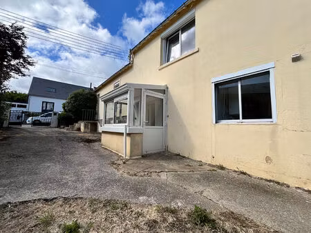 a vendre vannes proche centre maison à rénover 2 chambres terrain constructible petit prix