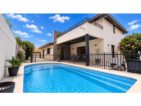 maison 7 pièces - 203 m²