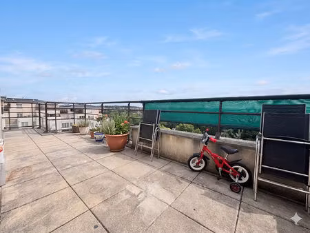f4 avec terrasse et balcon + 2 stationnements sous-sol - corbeil essonnes