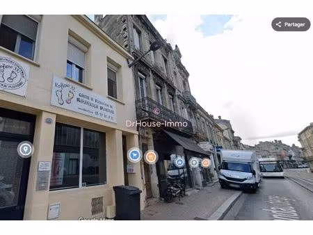 appartement t1bis de 30m2 au sol  au 3eme étage d'un immeuble pierre traditionnel rénové. 