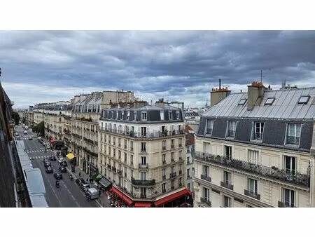 studette sur les toits de paris