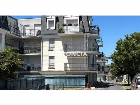 quartier le fresnay-vieux pays / la vaudoire : 2 pièces de 44 m² au 2ème étage avec terras