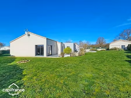 maison de plain-pied 121 m² – 3 chambres – 3 garages (87m²) – terrain clos 1 454 m² – bous